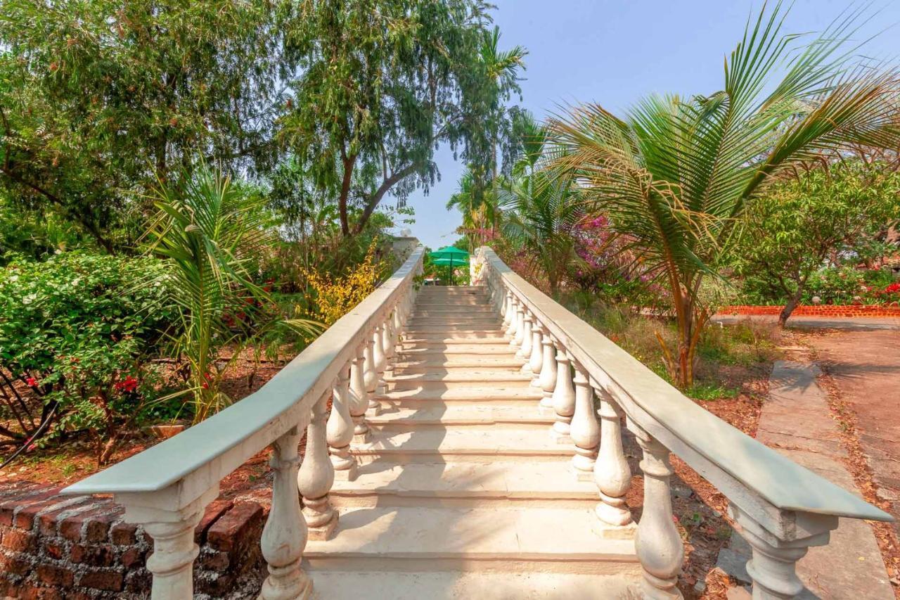 Stayvista'S Casa Palmera - Pet-Friendly Villa With Pool, Garden With Gazebo, And Indoor & Outdoor Games Alībāg Extérieur photo